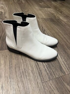 Melrose Ave. Women's White Vegan Leather Chelsea Ankle Boots